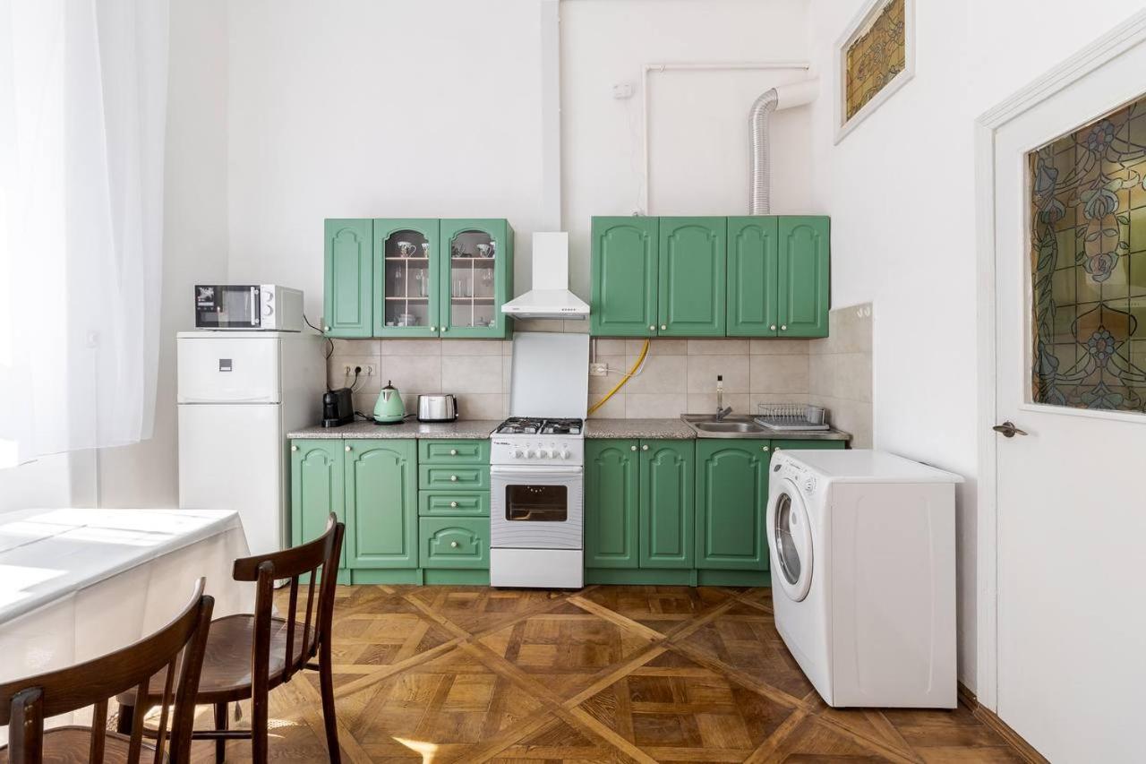 Апартаменти На Площі Ринок 12 Lviv Exterior photo
