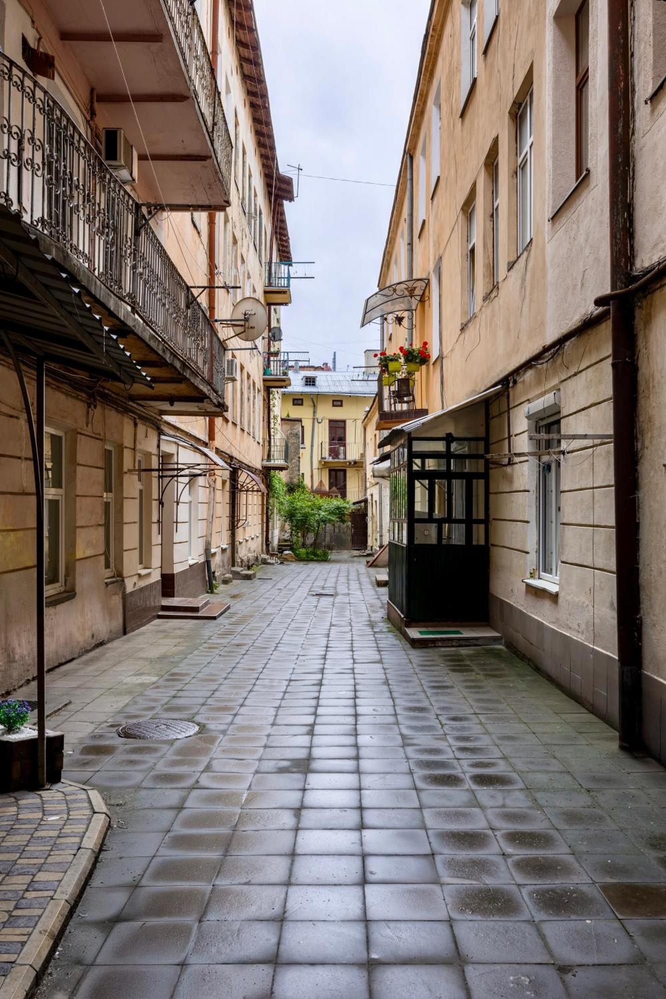 Апартаменти На Площі Ринок 12 Lviv Exterior photo